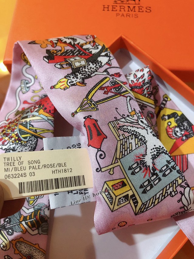 Hermes專櫃新款愛馬仕斜紋真絲雙層雙面狂歡遊行束發帶Twilly小絲巾絲帶 mmyj1550